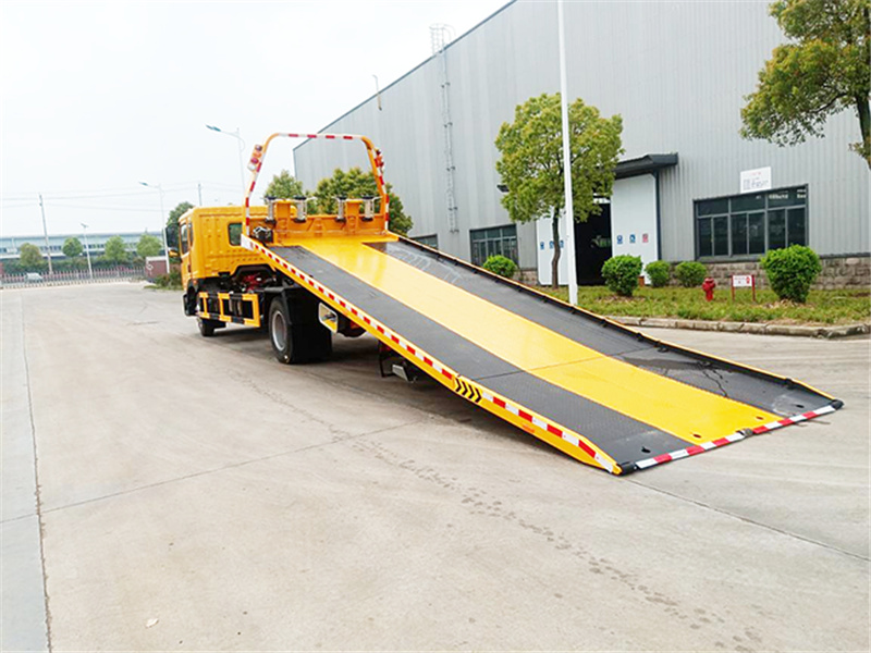 東風(fēng)D9重載型清障車(chē)圖片2