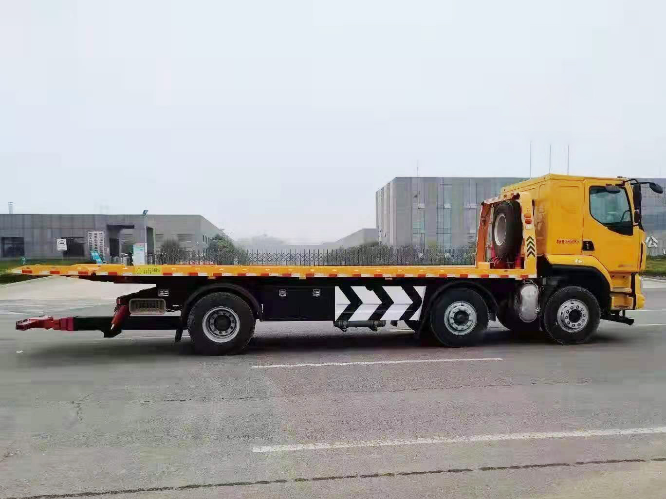 柳汽乘龍小三軸一拖二清障車(chē)圖片2
