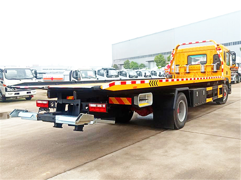 東風(fēng)D9重載型清障車(chē)圖片3