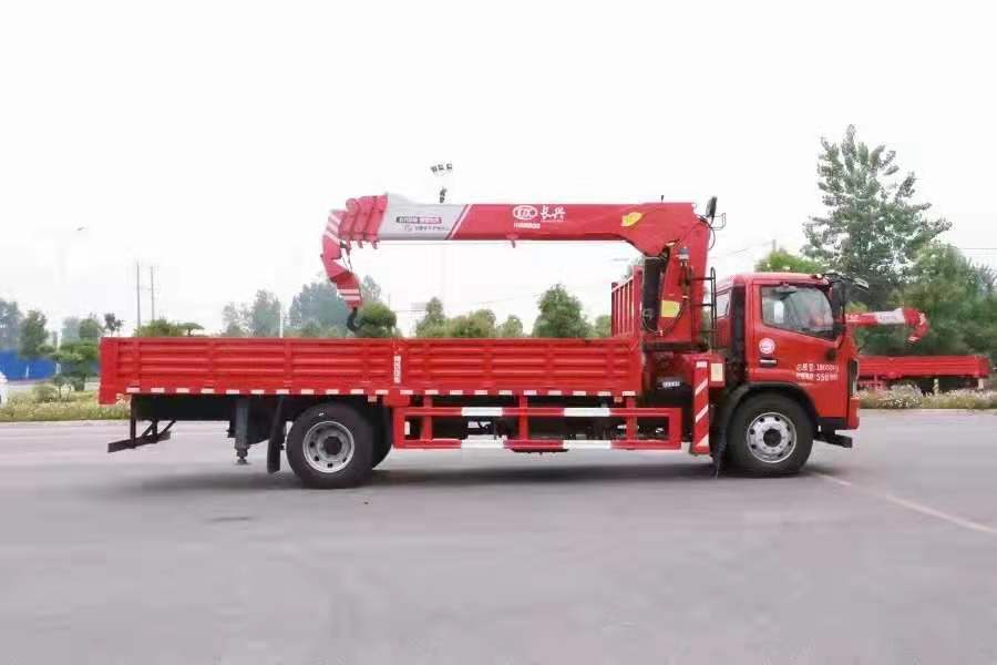 東風(fēng)多利卡D8單橋隨車(chē)吊圖片3