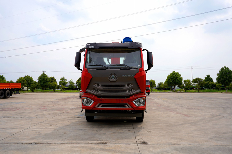 重汽豪沃八噸五節隨車(chē)吊圖片2