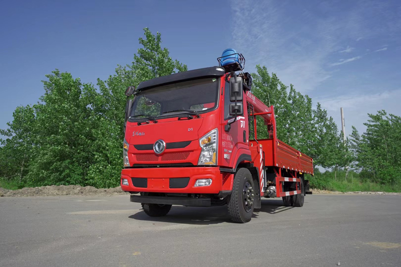 東風(fēng)暢行D1 8噸隨車(chē)吊