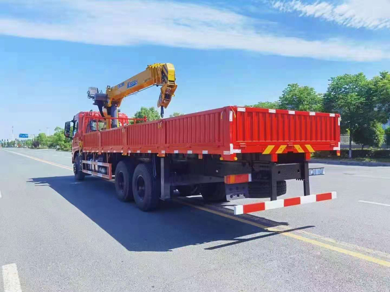 東風(fēng)K5后八輪隨車(chē)吊圖片3
