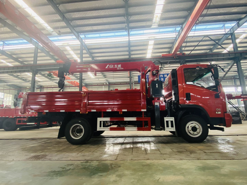 大運小黃牌6.3噸隨車(chē)吊圖片4