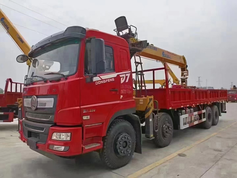 東風(fēng)暢行D7前四后八隨車(chē)吊