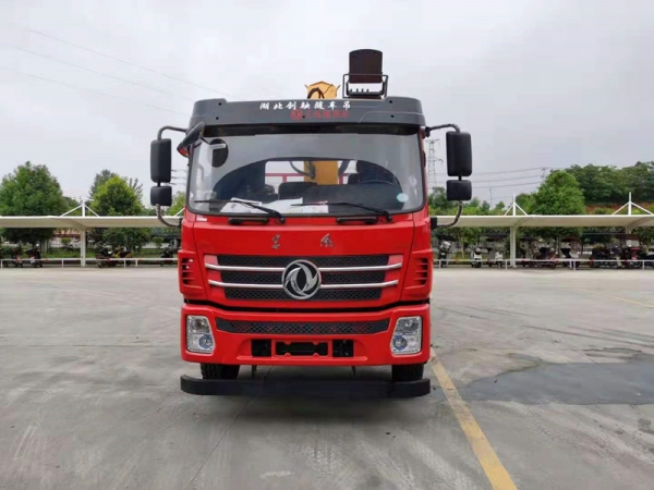 東風(fēng)隨專(zhuān)K5徐工8K單橋隨車(chē)吊圖片2