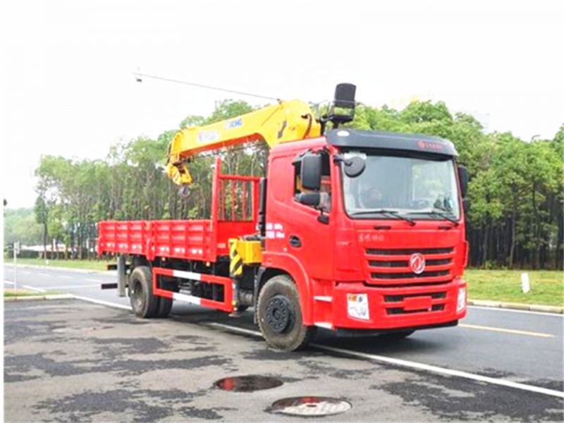 東風(fēng)錦程單橋隨車(chē)吊圖片2