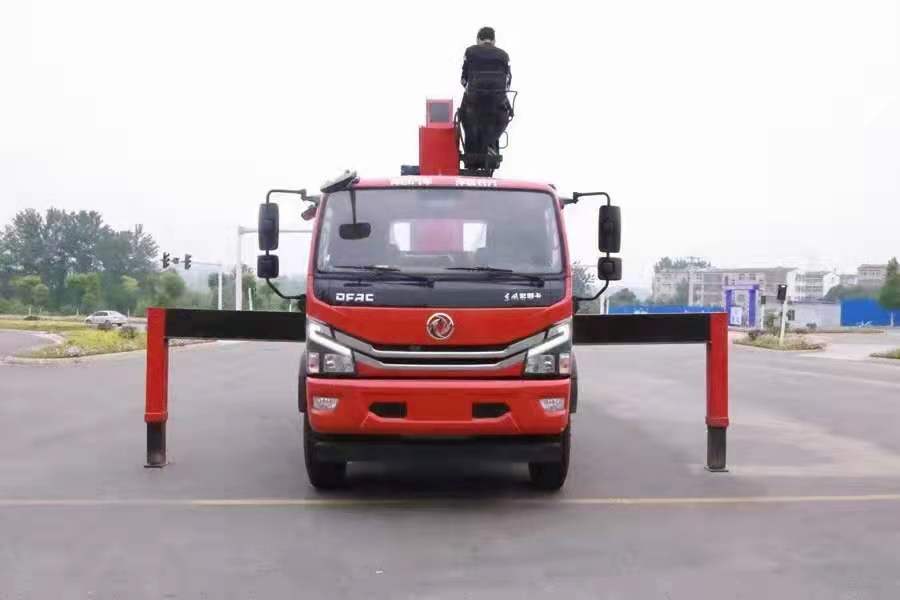 東風(fēng)多利卡D8單橋隨車(chē)吊圖片5