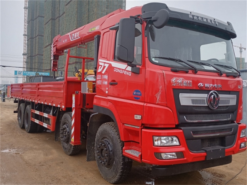 東風(fēng)暢行D7前四后八隨車(chē)吊新品上市圖片3