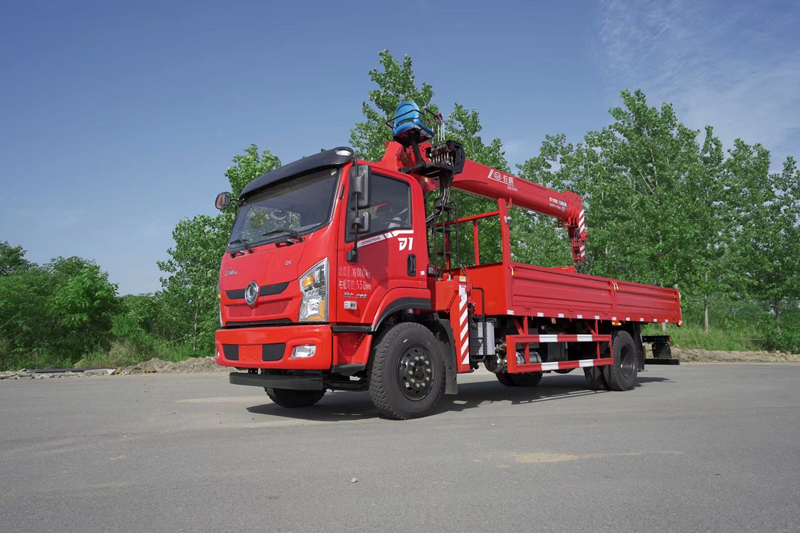 東風(fēng)暢行D1 8噸隨車(chē)吊圖片3
