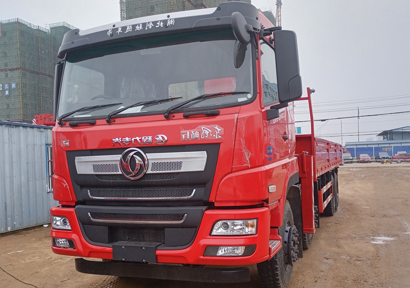東風(fēng)暢行D7前四后八隨車(chē)吊新品上市