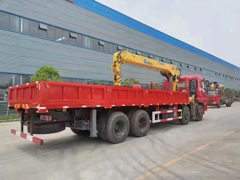 東風(fēng)暢行D7前四后八隨車(chē)吊圖片4