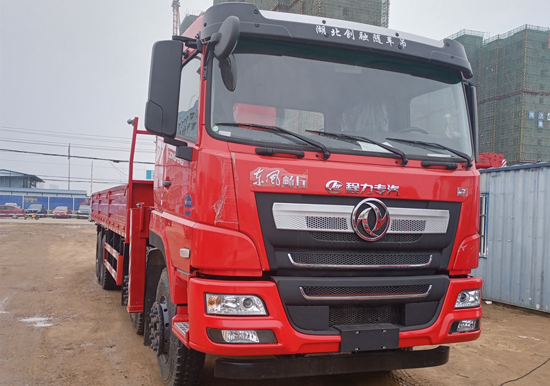 東風(fēng)暢行D7前四后八隨車(chē)吊新品上市圖片2