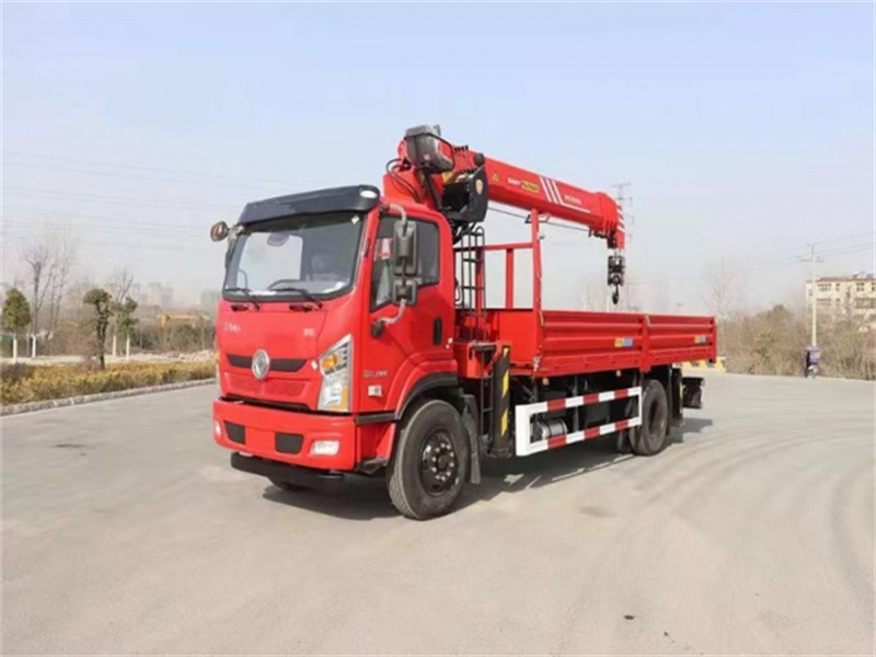 東風(fēng)暢行D7前四后八隨車(chē)吊新品上市圖片2