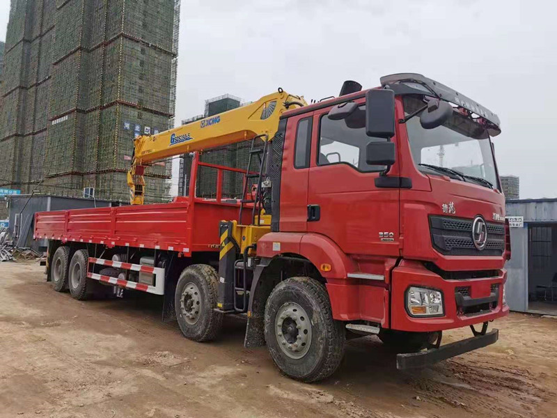柳汽前四后八隨車(chē)吊全面面市圖片3