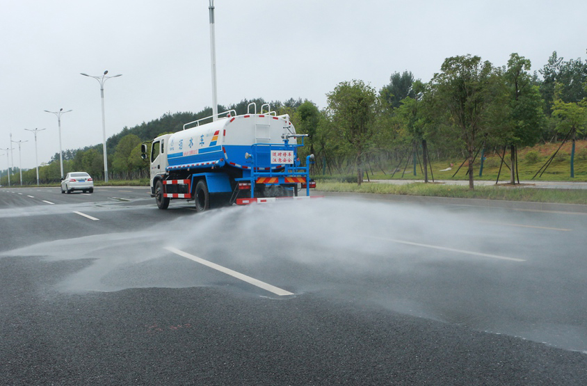 東風(fēng)20方綠化噴灑運水車(chē)后灑功能演示