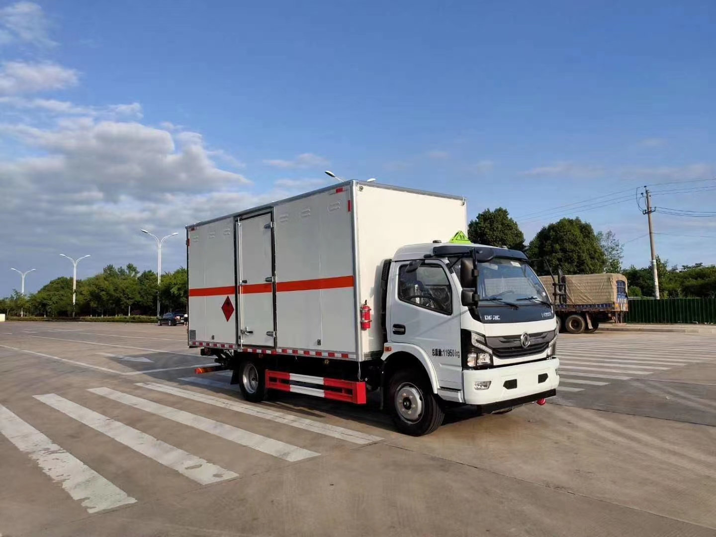 東風(fēng)大多利卡SDS5125XQYE6爆破器材運輸車(chē)（黃牌柴油）