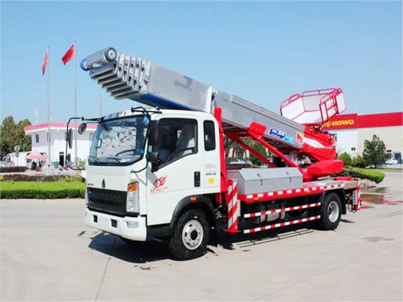 重汽豪沃38米云梯搬家車(chē)